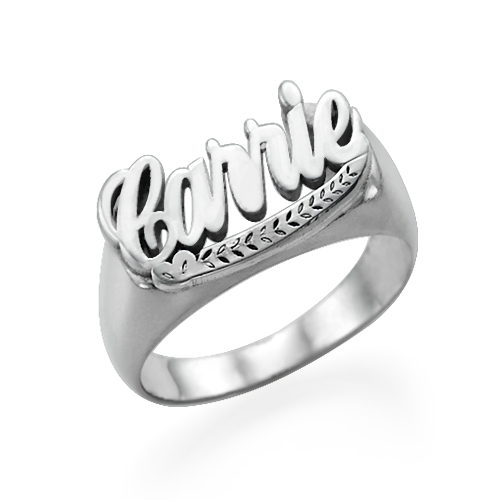 Anillo con Nombre en Estilo “Carrie”